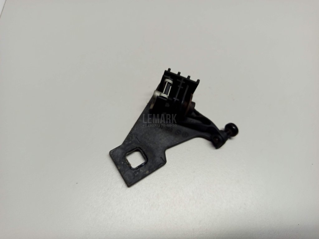 Кронштейн крепления фары