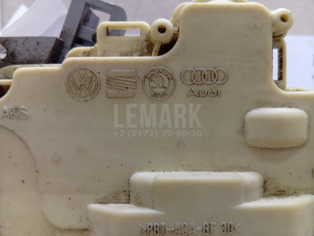 Замок двери передней левой