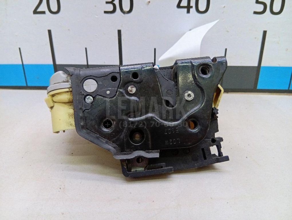 Замок двери передней левой