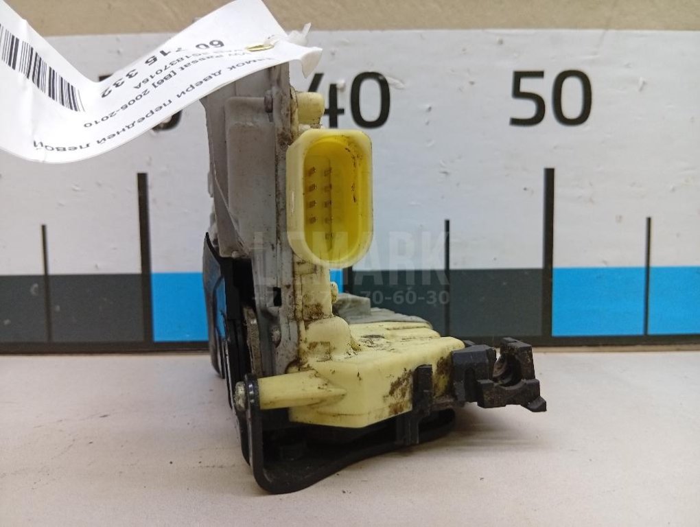 Замок двери передней левой