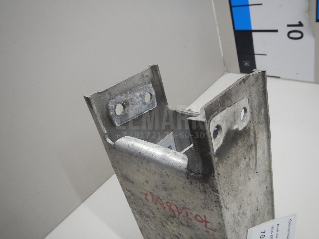 Кронштейн усилителя переднего бампера правый