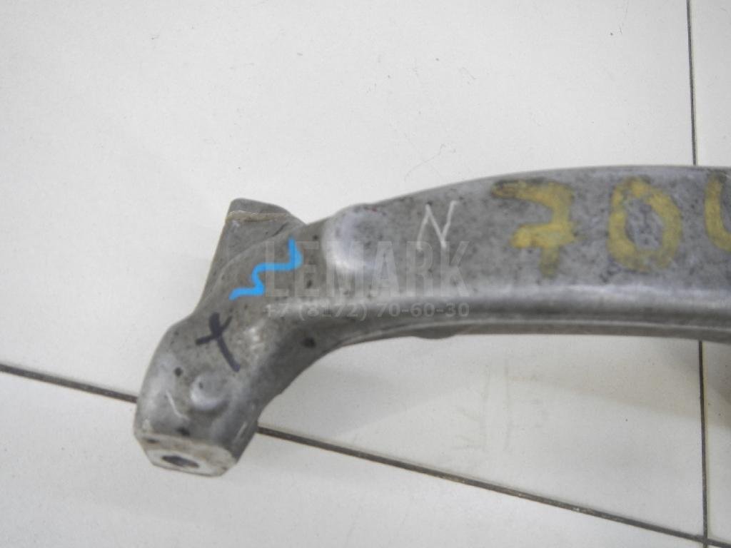 Кулак поворотный передний левый