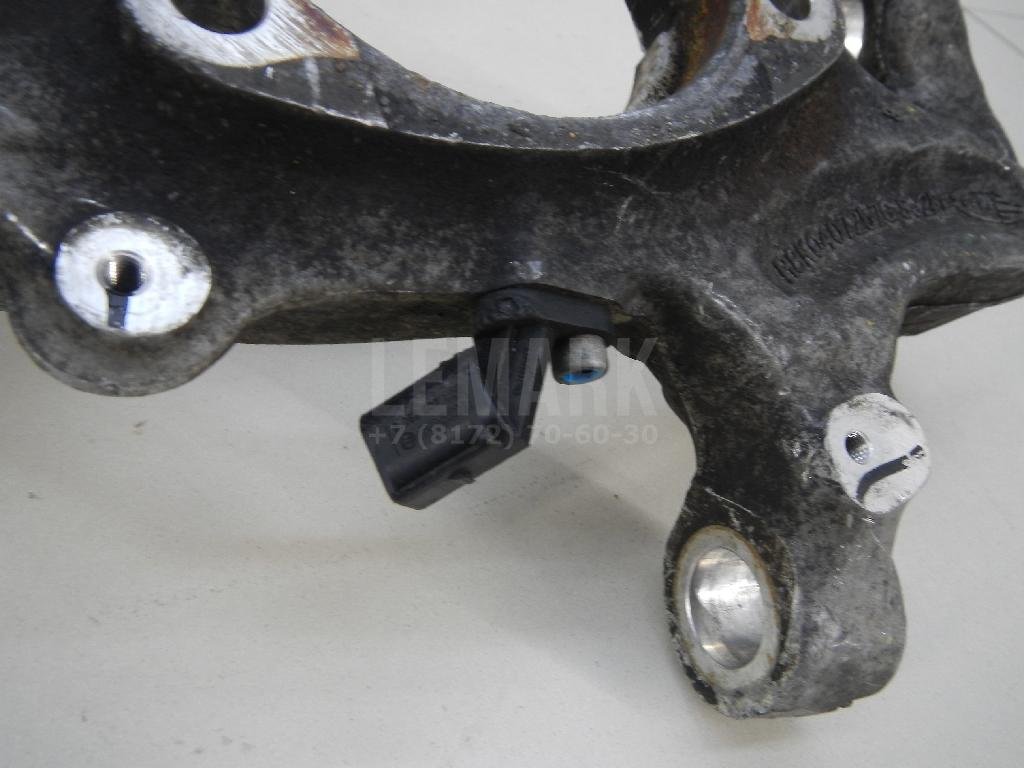 Кулак поворотный передний левый