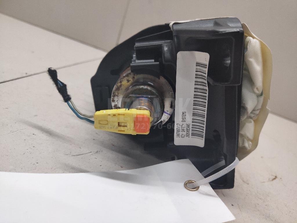 Подушка безопасности пассажирская (в торпедо)