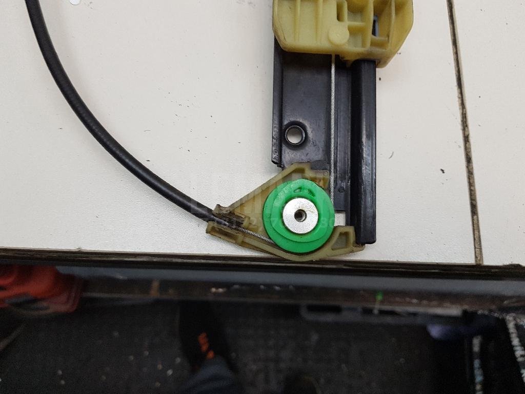 Стеклоподъемник электр. передний правый