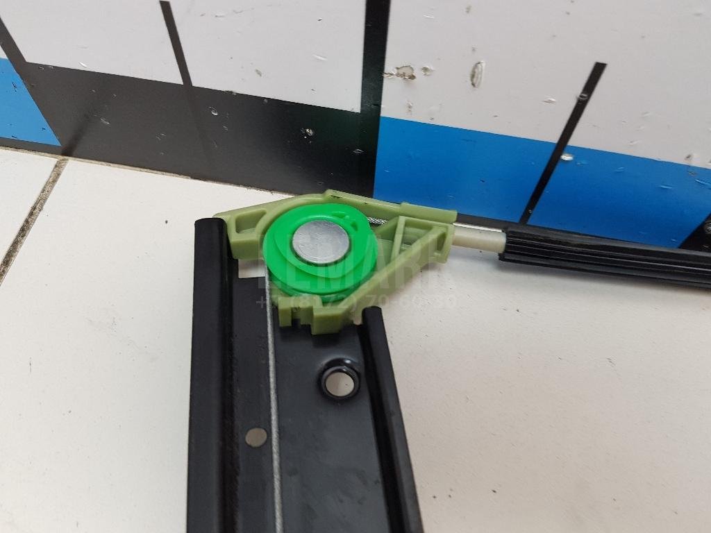 Стеклоподъемник электр. передний правый