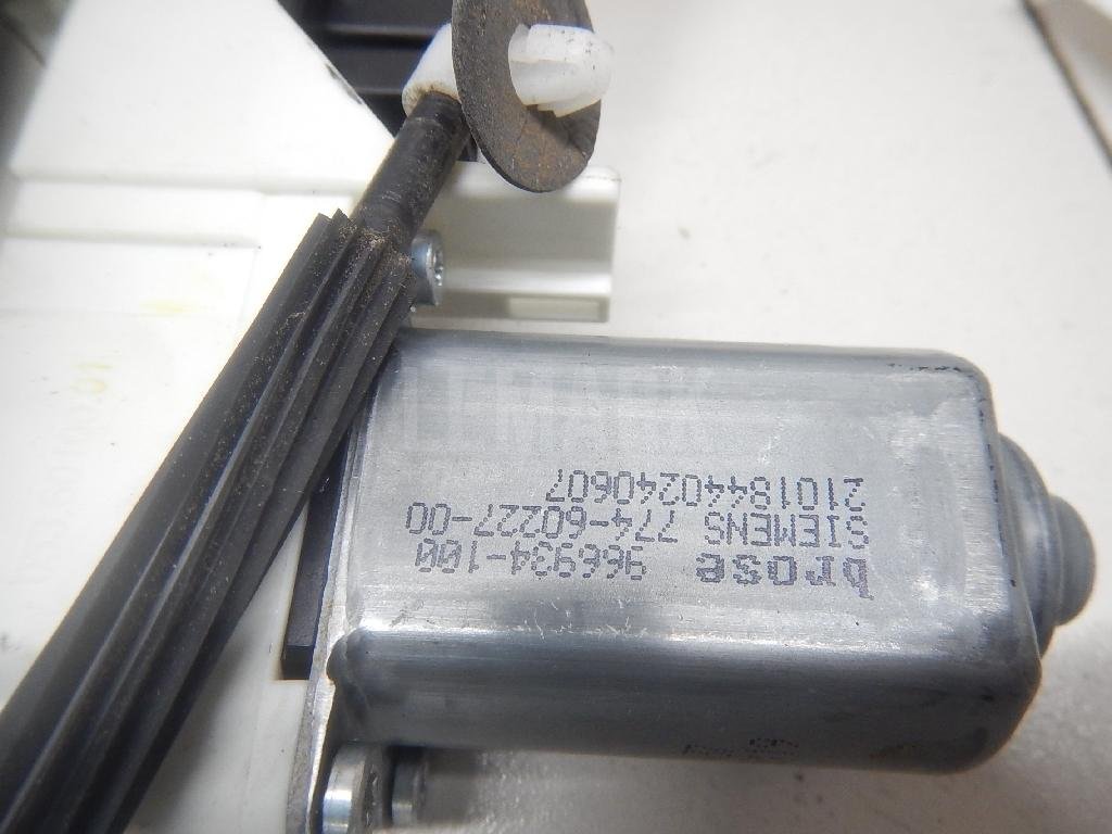 Стеклоподъемник электр. передний правый