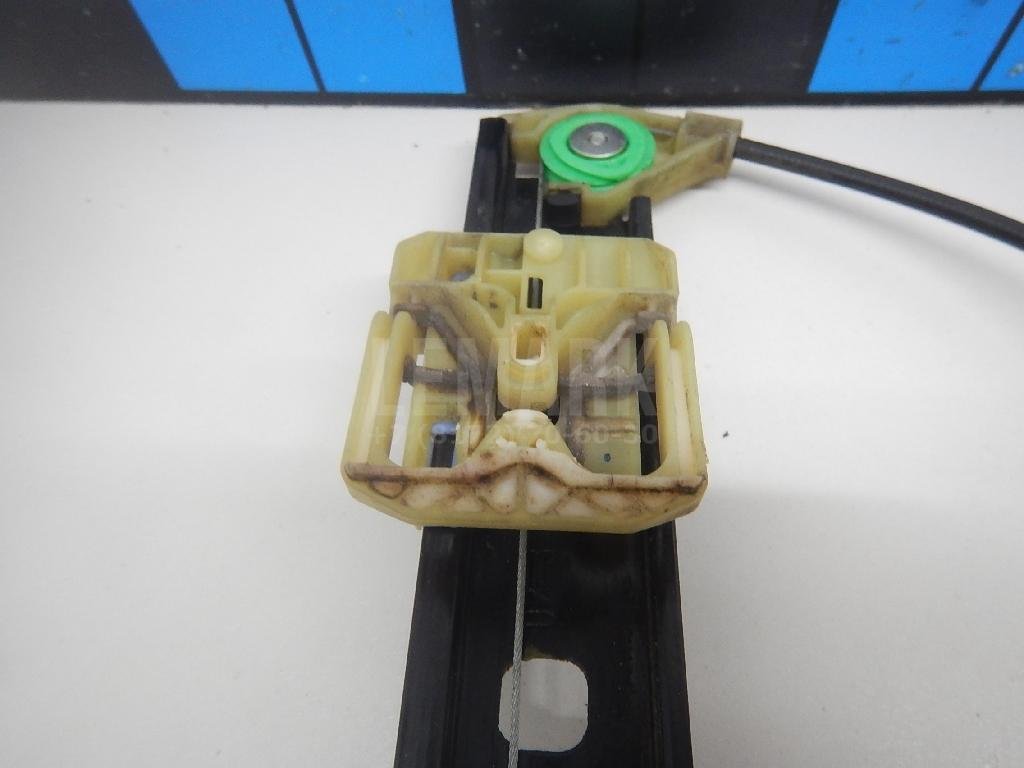 Стеклоподъемник электр. передний правый