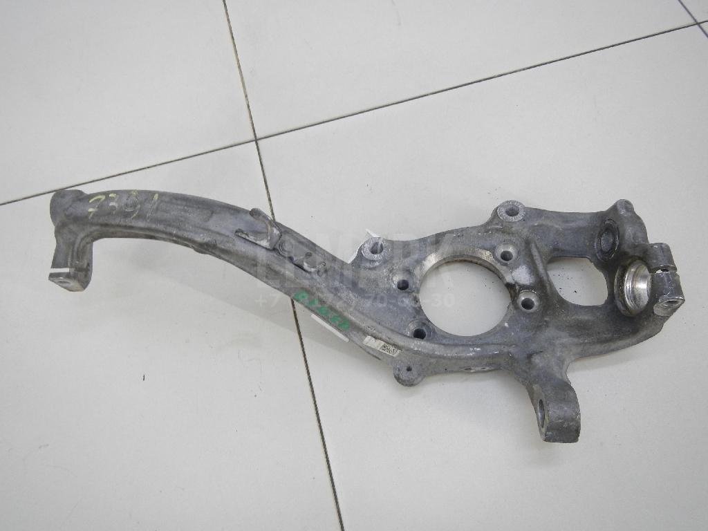 Кулак поворотный передний правый