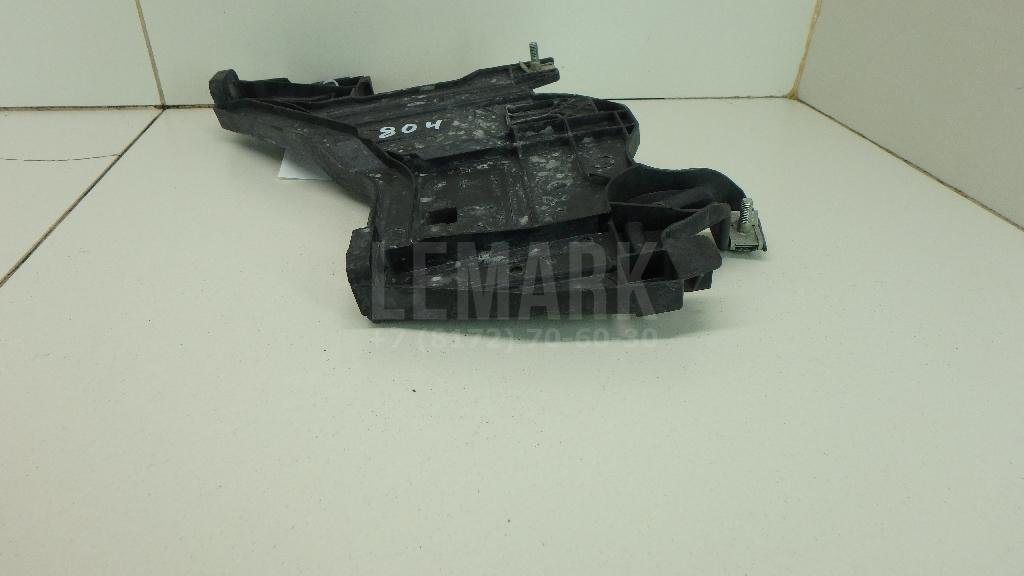 Кронштейн крепления фары