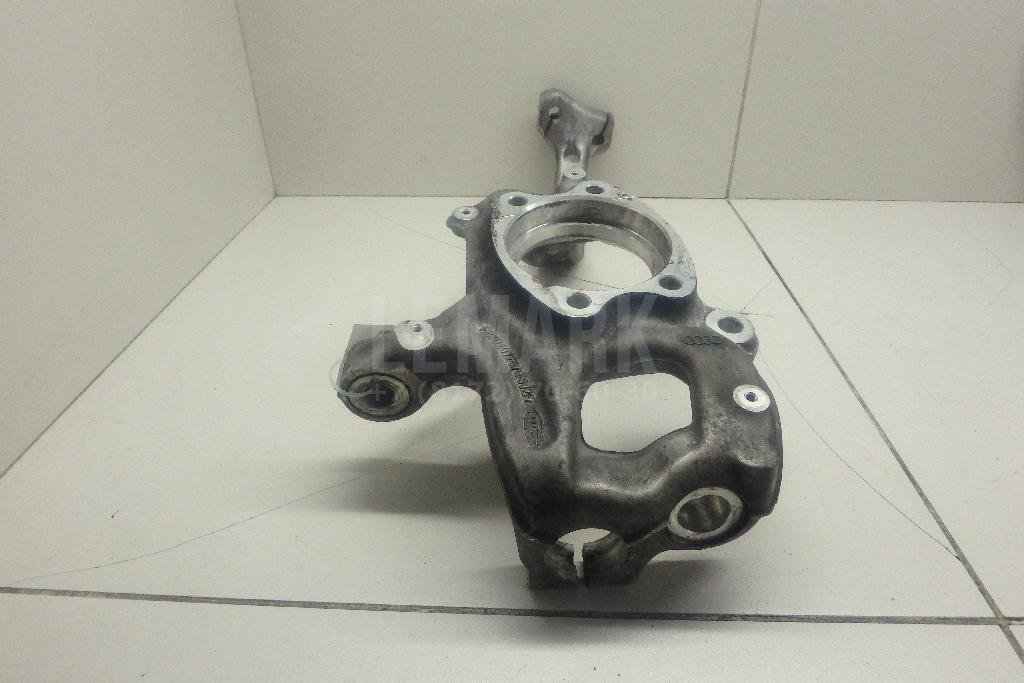 Кулак поворотный передний левый