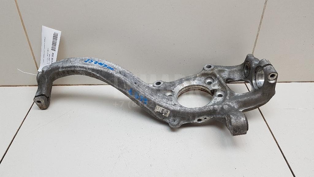 Кулак поворотный передний правый