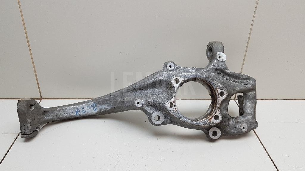 Кулак поворотный передний правый