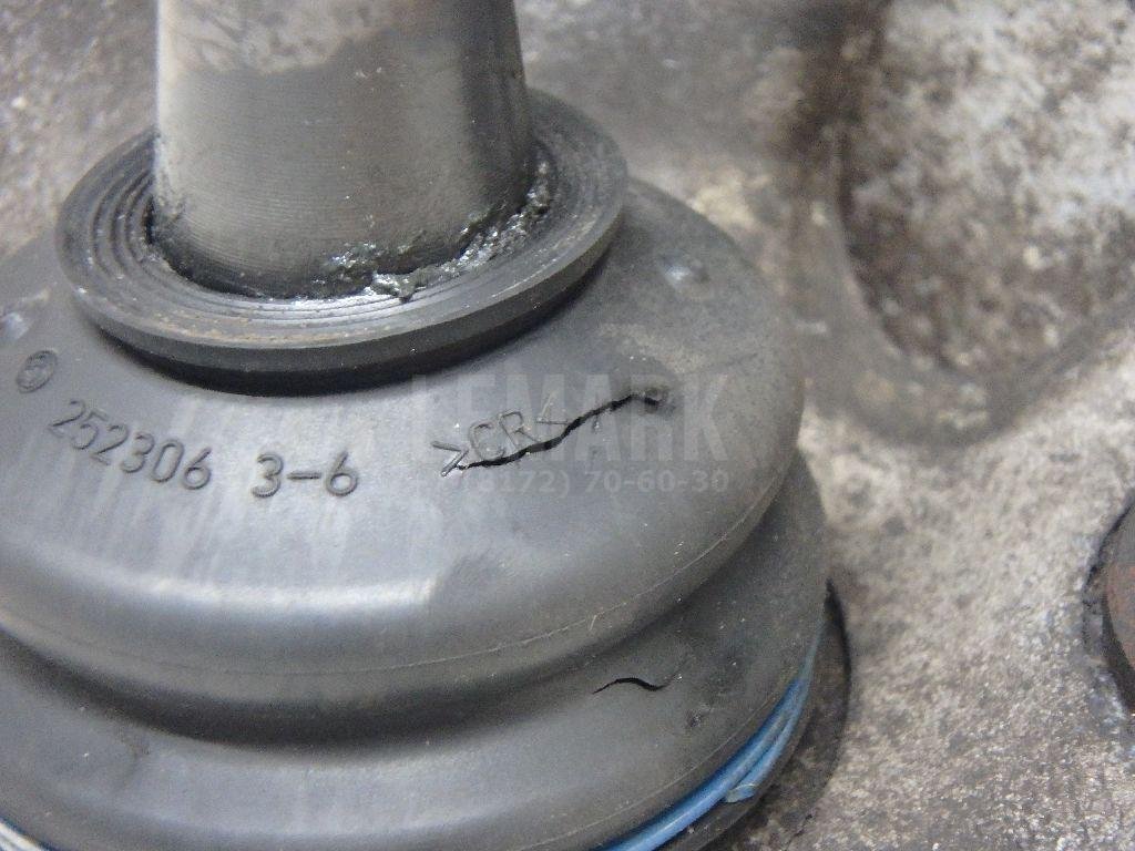 Кулак поворотный передний правый