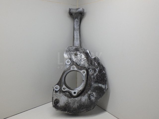 Кулак поворотный передний правый