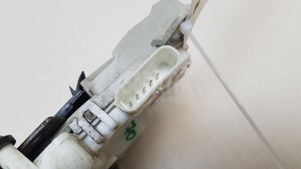 Замок двери задней левой