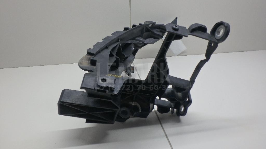 Кронштейн фар правый