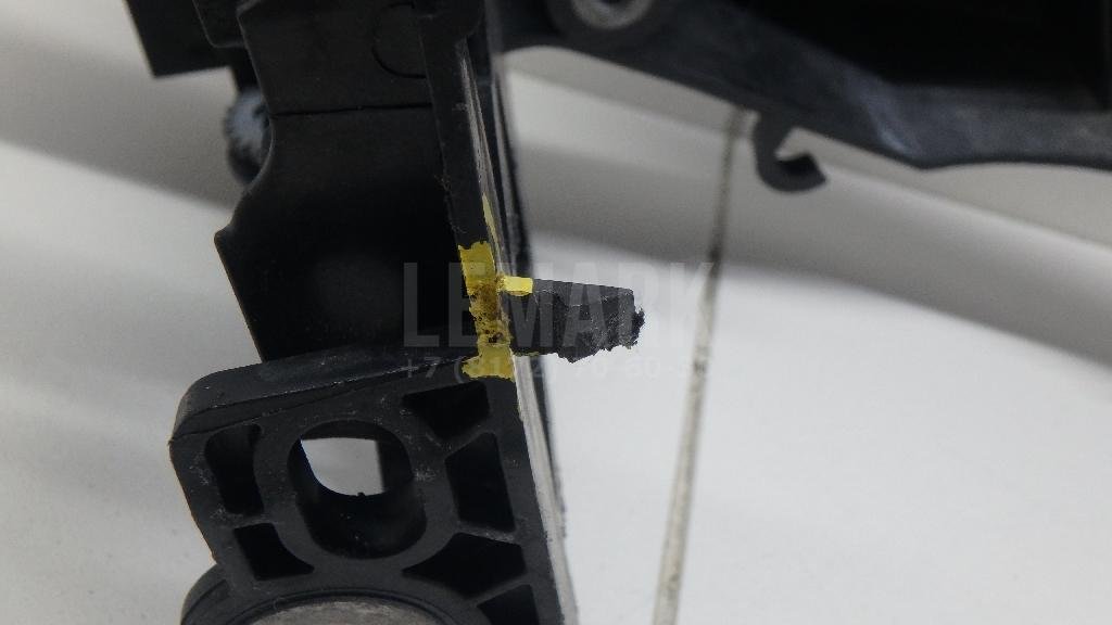 Кронштейн фар правый