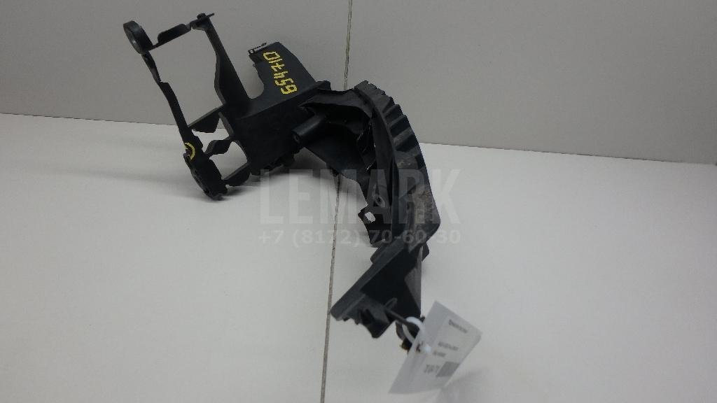 Кронштейн фар правый