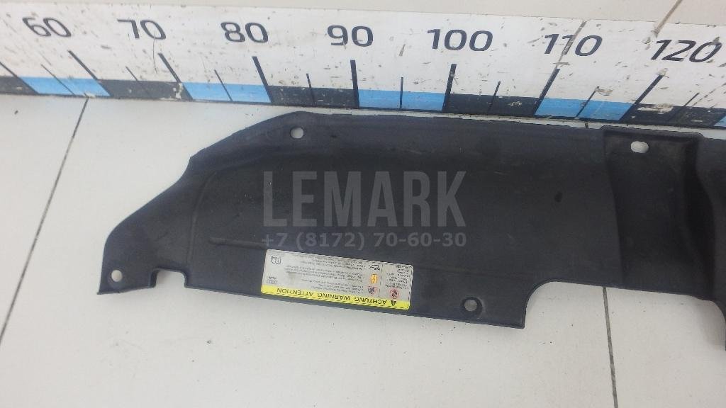 Кожух замка капота