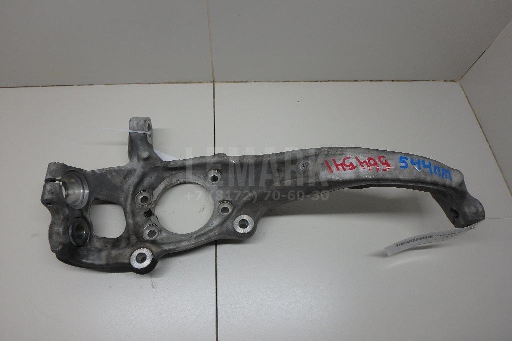 Кулак поворотный передний правый