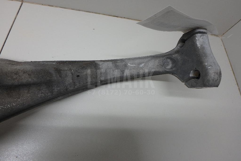 Кулак поворотный передний правый