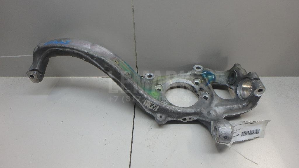 Кулак поворотный передний правый