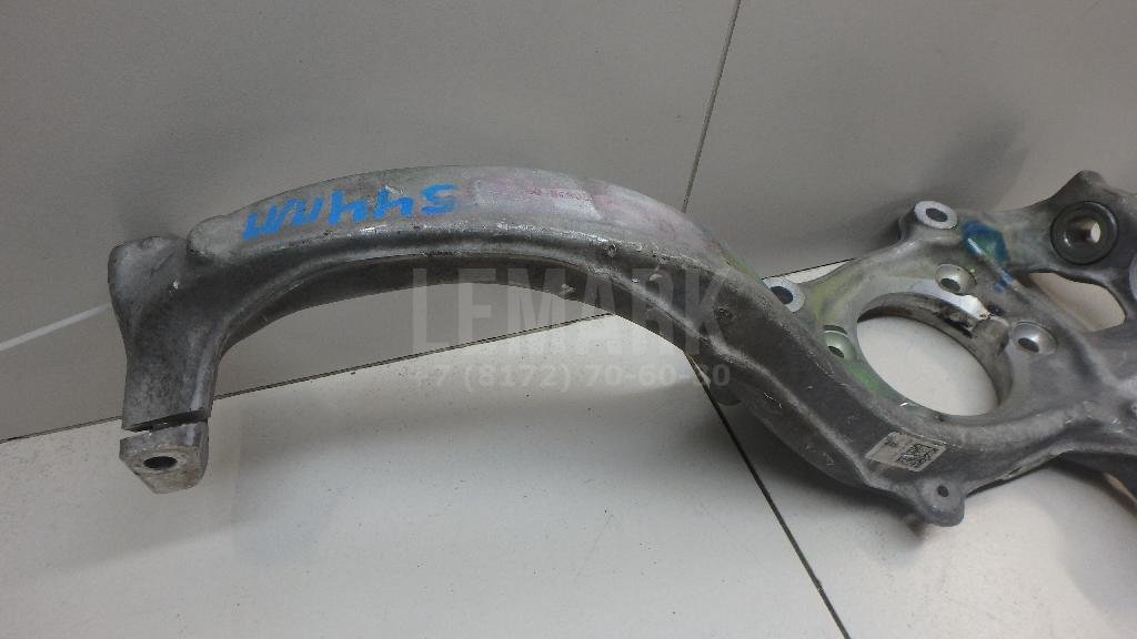 Кулак поворотный передний правый