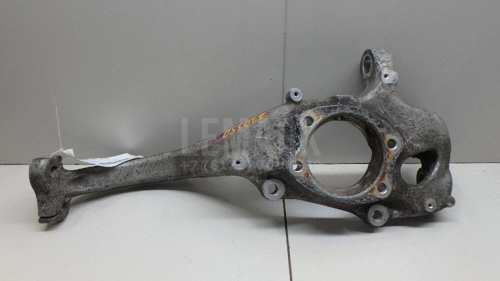 Кулак поворотный передний правый