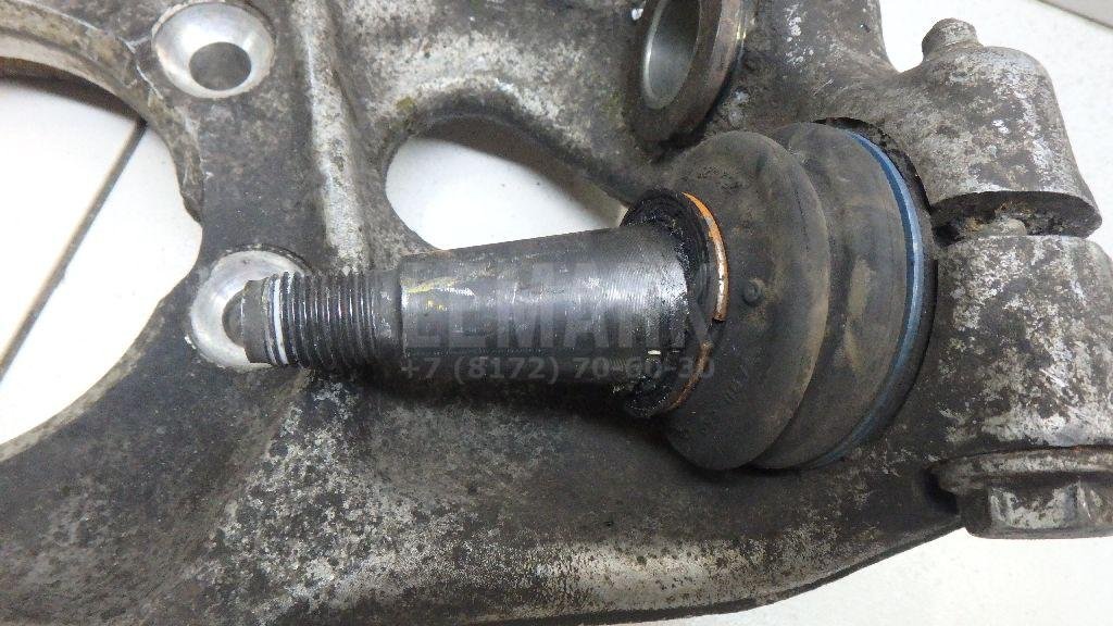 Кулак поворотный передний правый