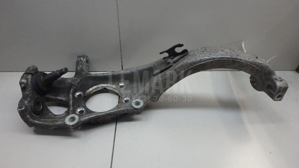 Кулак поворотный передний правый