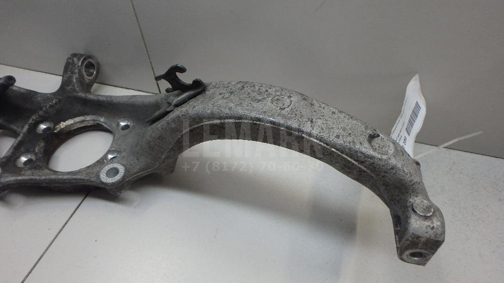 Кулак поворотный передний правый