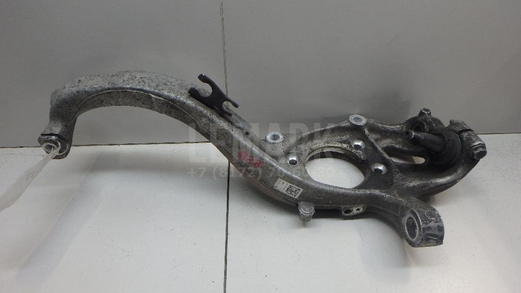 Кулак поворотный передний правый