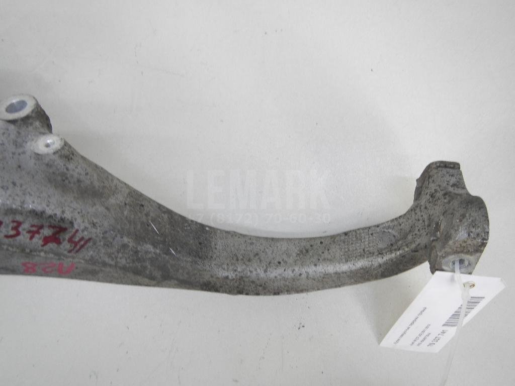 Кулак поворотный передний правый