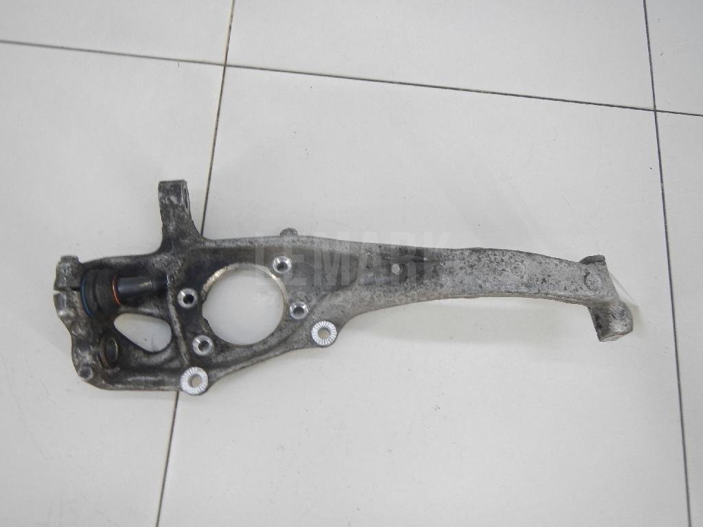 Кулак поворотный передний правый