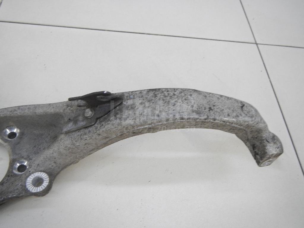 Кулак поворотный передний правый