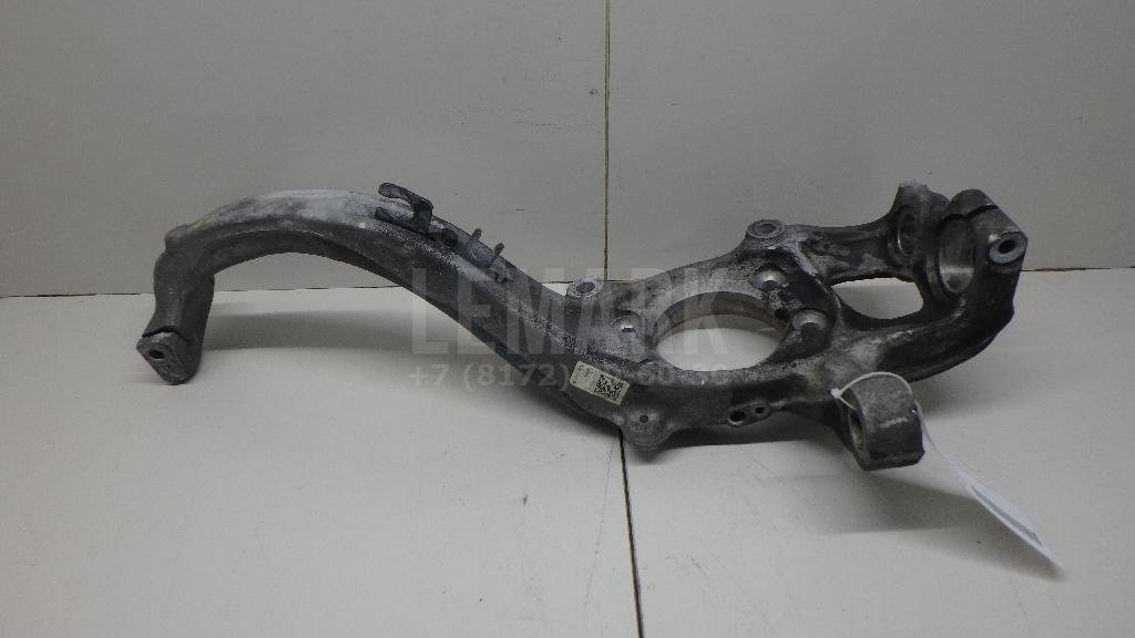 Кулак поворотный передний правый