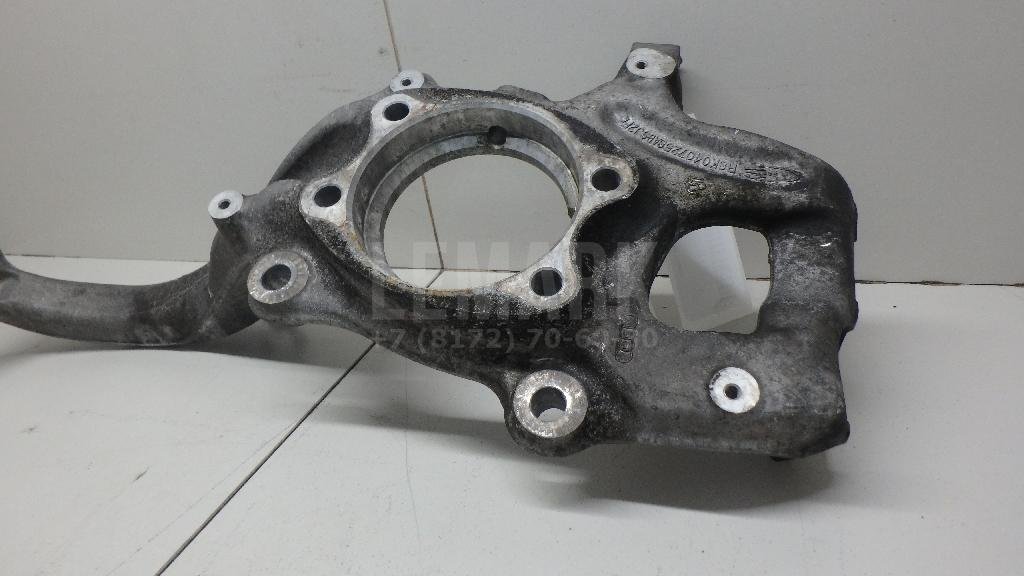 Кулак поворотный передний правый