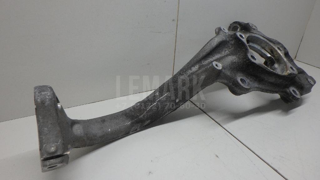 Кулак поворотный передний правый