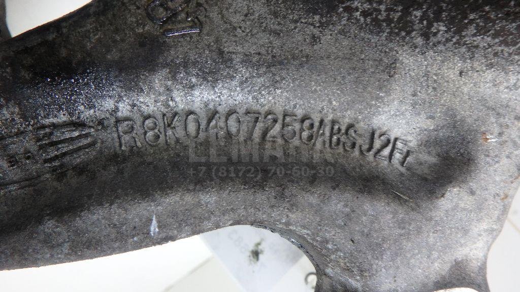 Кулак поворотный передний правый