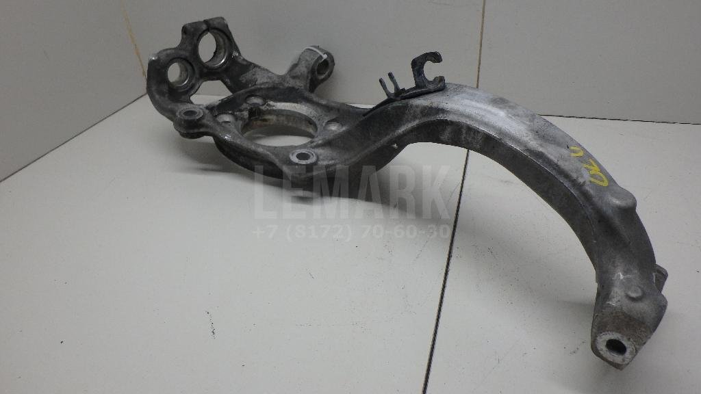 Кулак поворотный передний правый