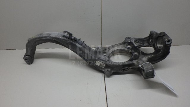 Кулак поворотный передний правый