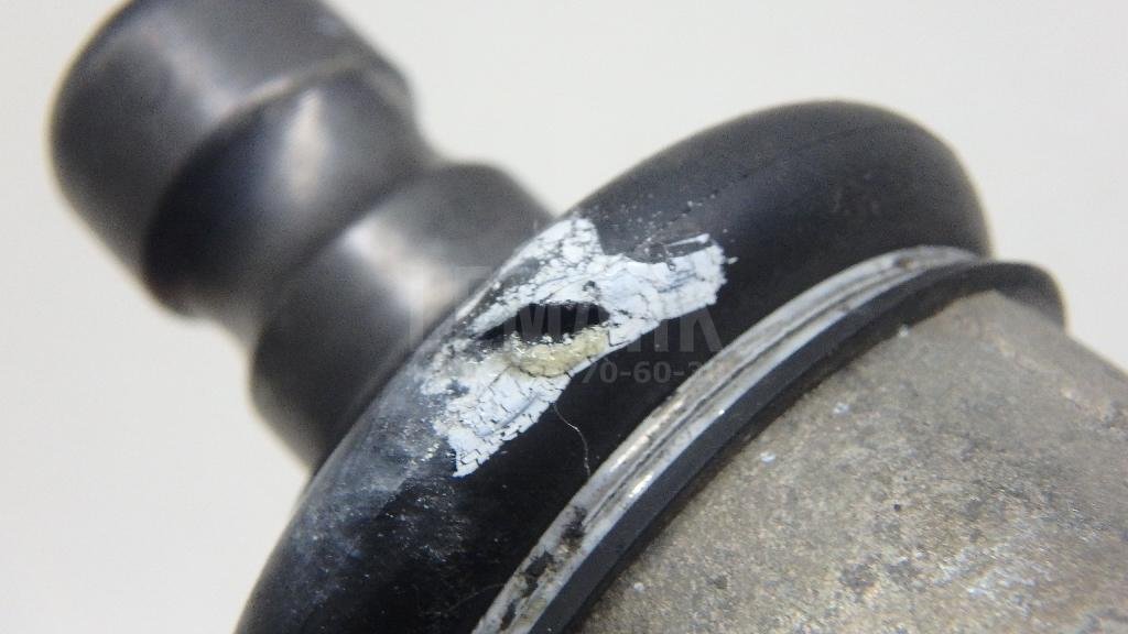 Рычаг передний верхний правый задний