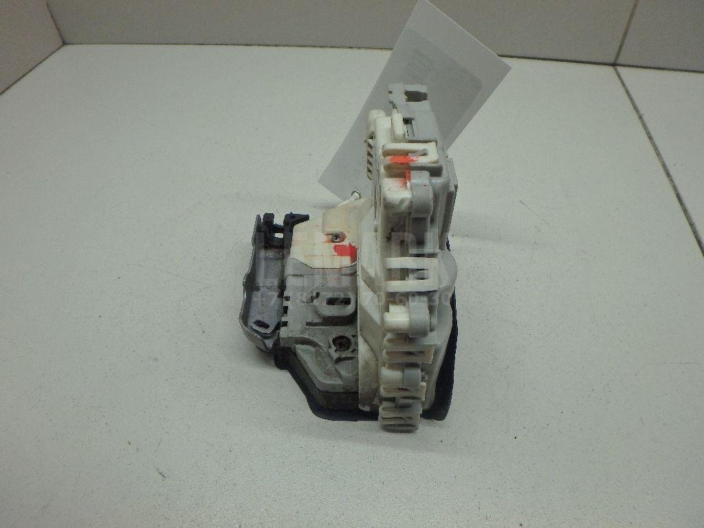 Замок двери задней левой