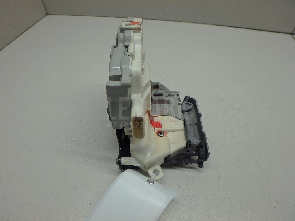 Замок двери задней левой