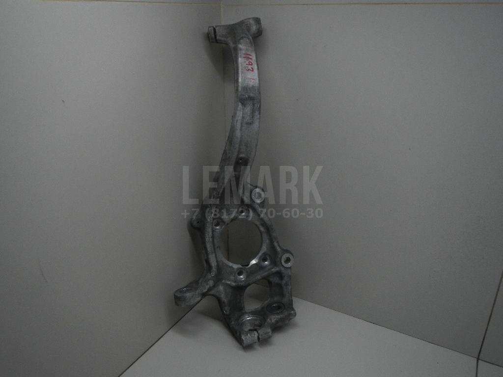 Кулак поворотный передний правый