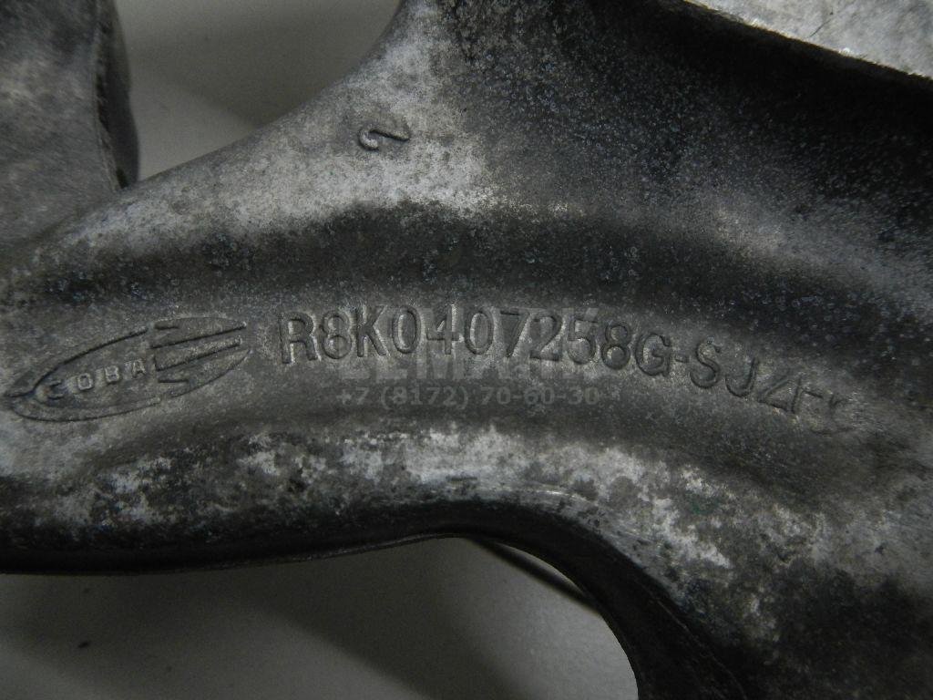 Кулак поворотный передний правый