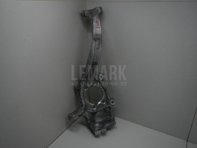 Кулак поворотный передний правый