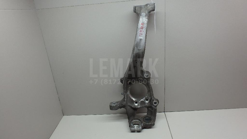 Кулак поворотный передний правый