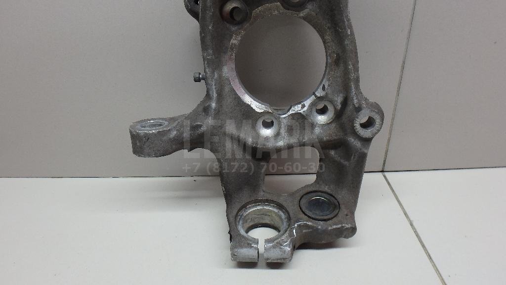 Кулак поворотный передний правый